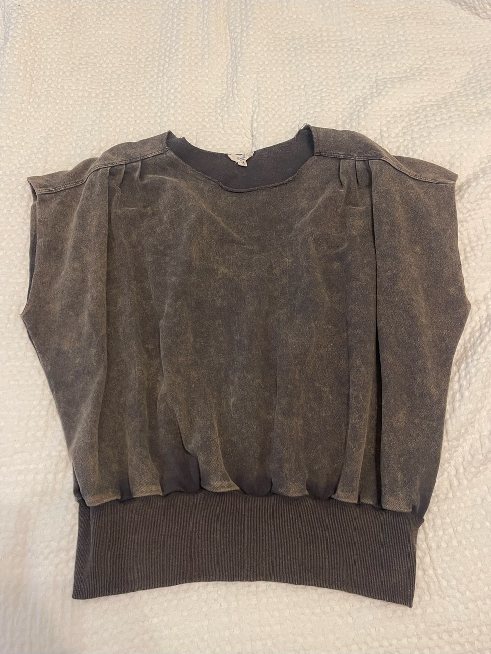 easel Washed Charcoal Gray Short Sleeve Pullover Top